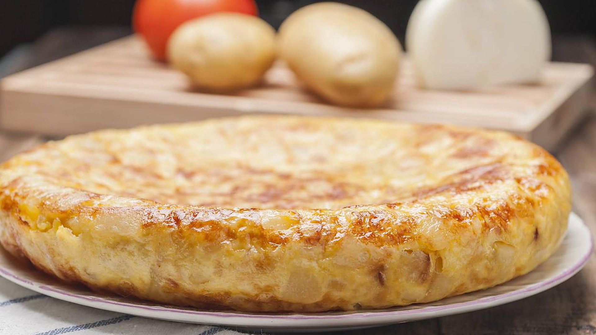 Dar la vuelta a la tortilla El truco de José Andrés para darle la